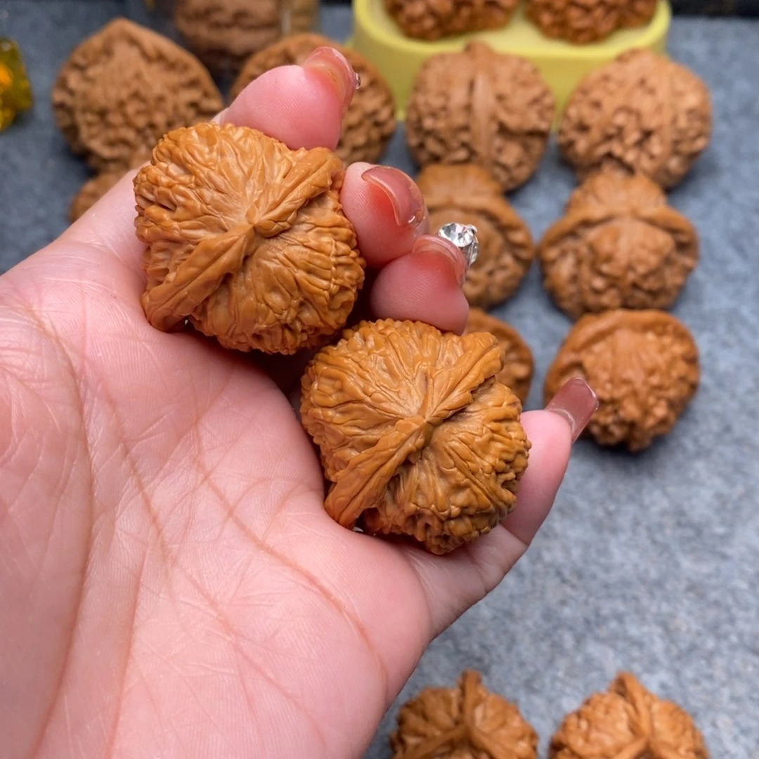 文玩核桃把件精品三角白37全品