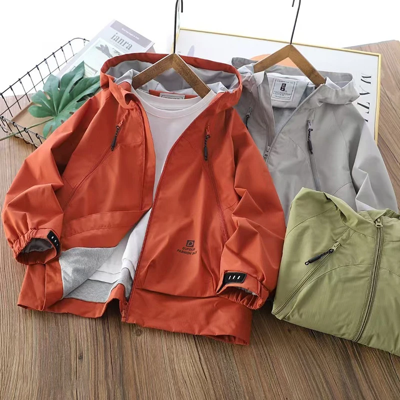 冲锋衣儿童2025春季新款男女童连帽外套韩版时尚中大童宝宝冲锋衣