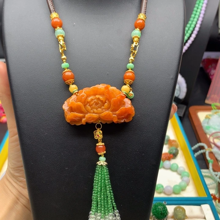 翡翠未镶嵌颈饰红翡花