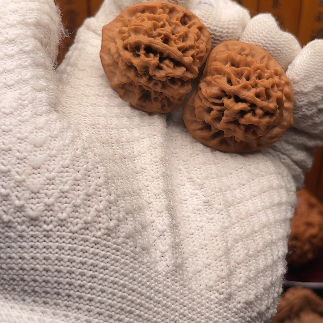 西***山吊坠桃核秦闷狮子头精品文玩