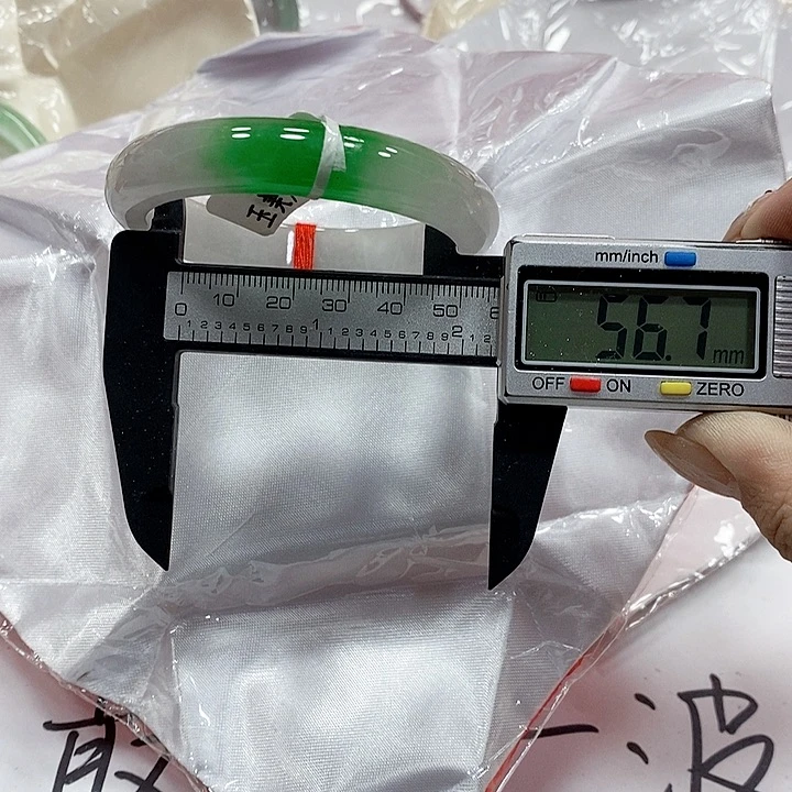 翡翠手镯未镶嵌258