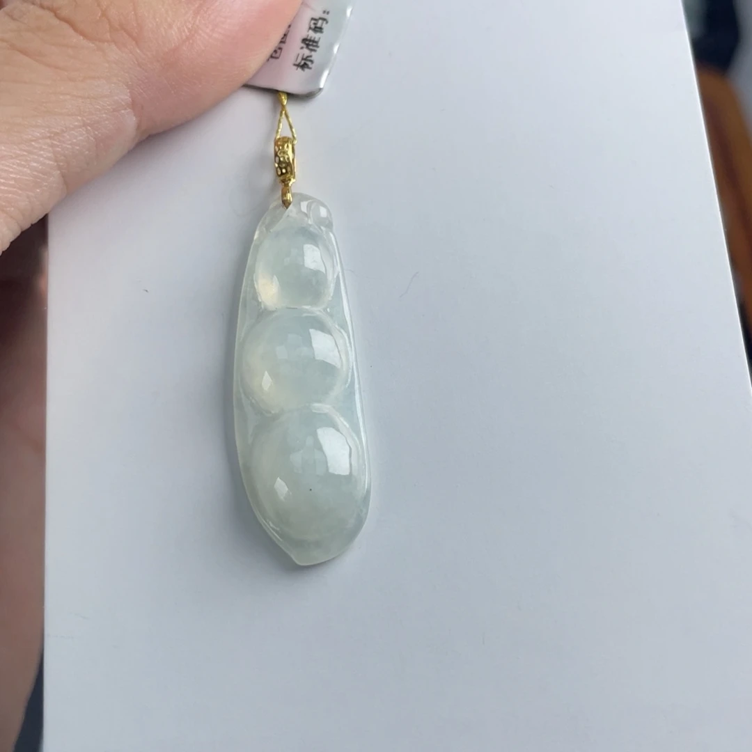 颈饰18K金镶嵌翡翠福豆
