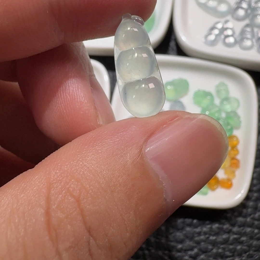 颈饰未镶嵌翡翠豆豆
