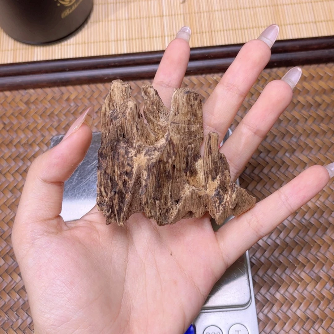 香榧木海南保亭吊口小摆件12克