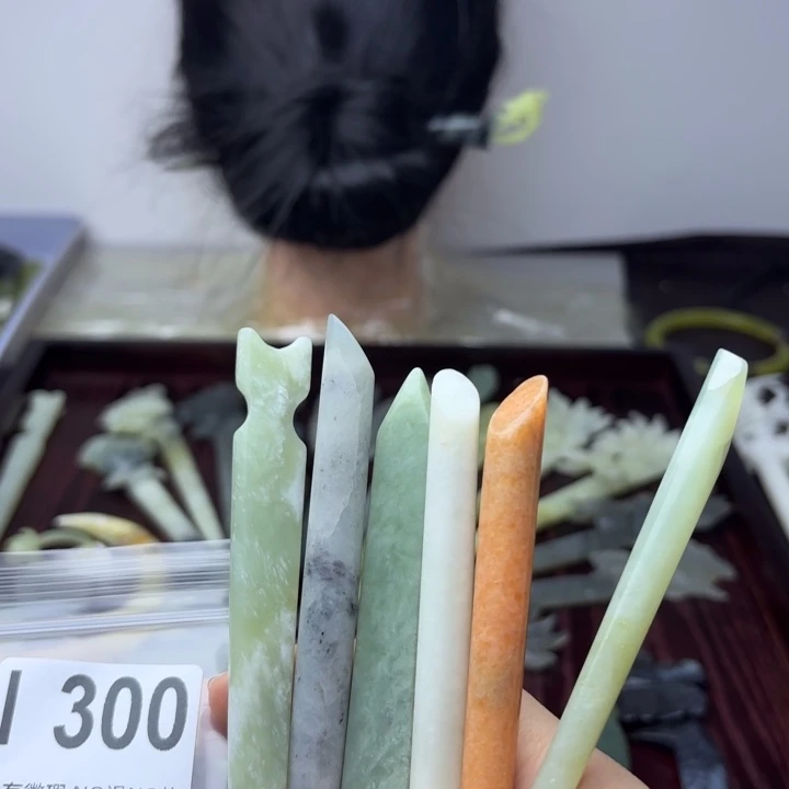 蛇纹石玉发饰合金兰