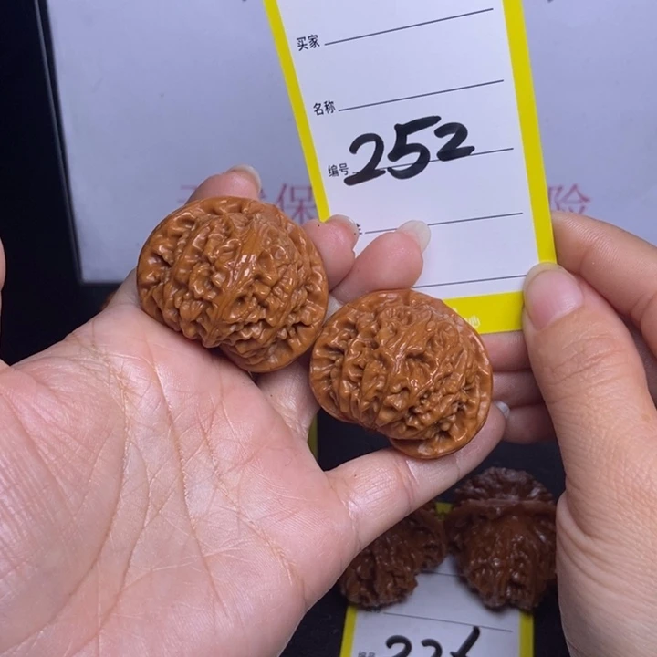 文玩核桃吊坠252/39宫灯