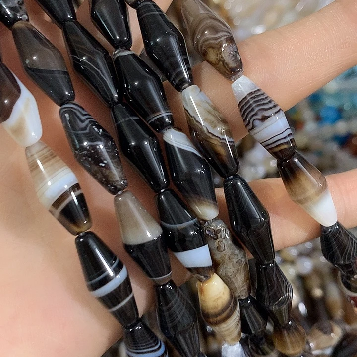 一条黑色蚕丝橄榄珠