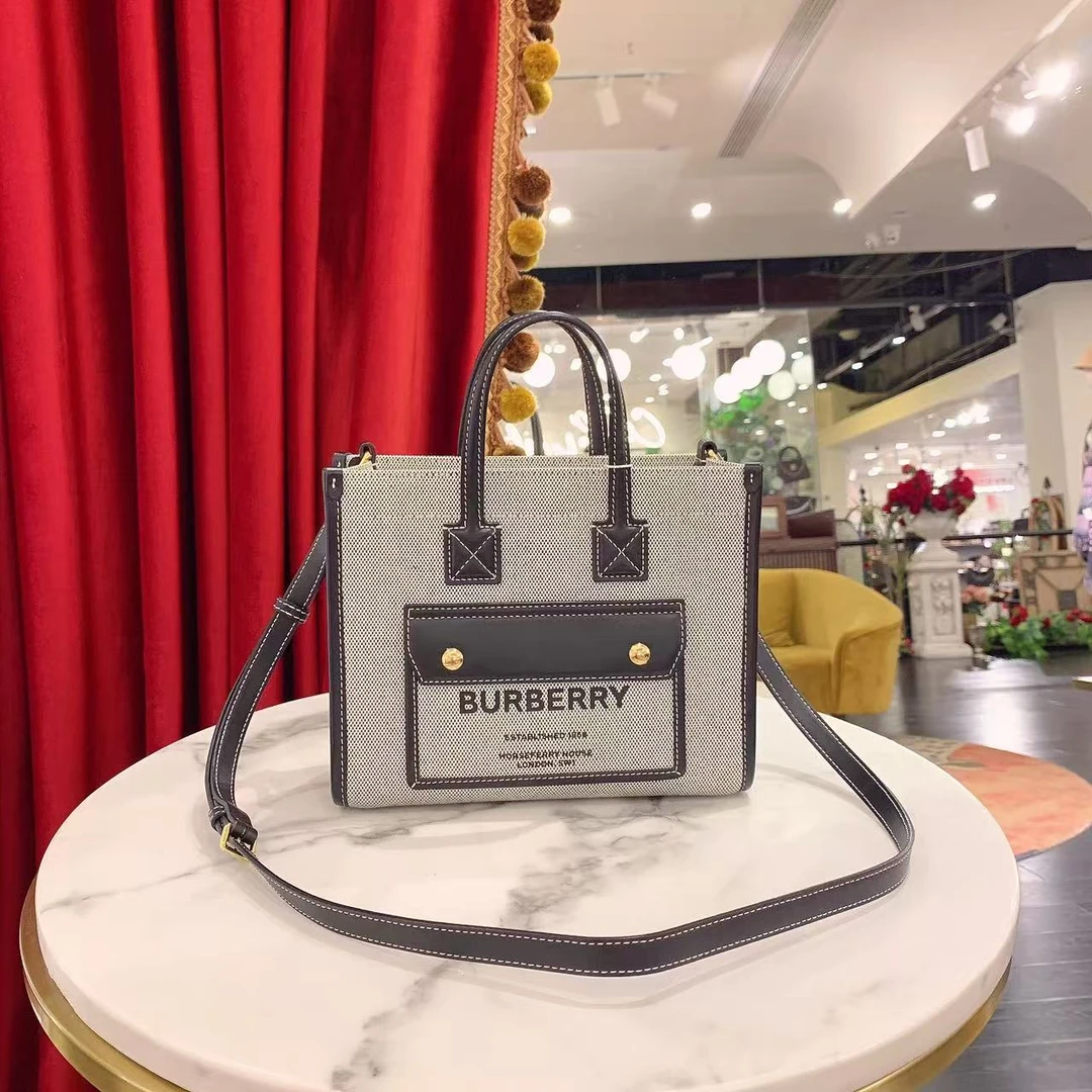 95新 BURBERRY/博柏利 GGS巴宝莉freya托特黑色帆布拼皮 19483712