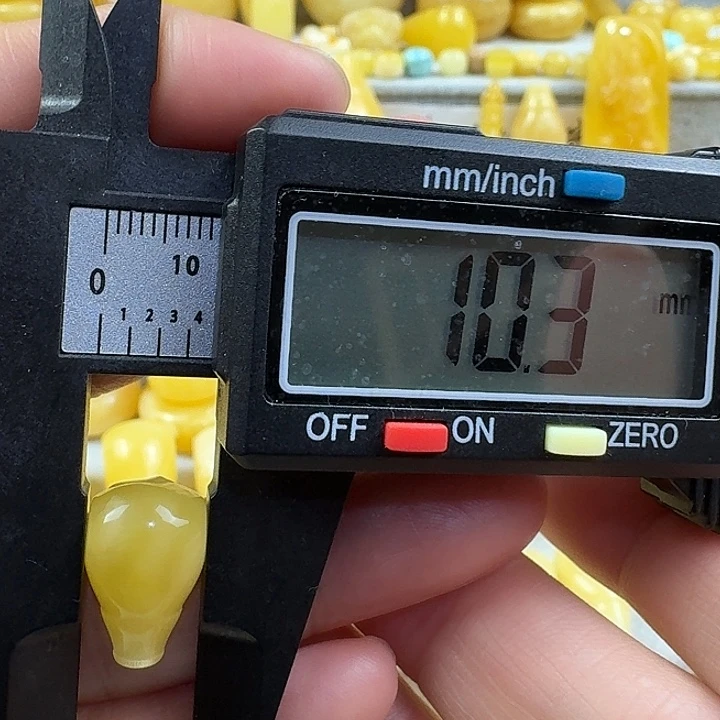 蜜蜡未镶嵌裸石11杂