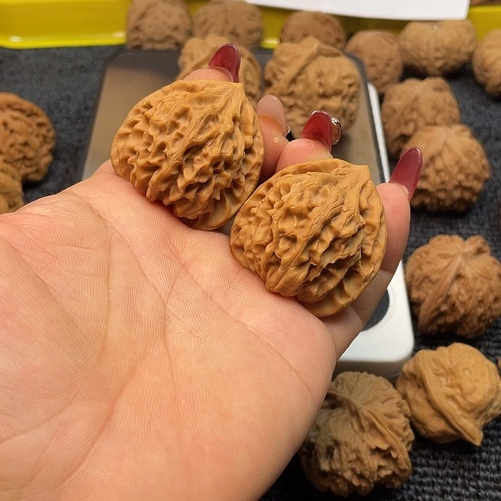 大叶紫檀（黑酸枝木类）文玩核桃38.5龙门涧