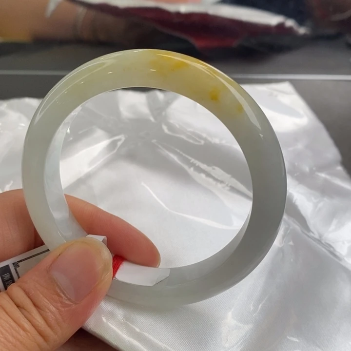 翡翠手镯未镶嵌56圈