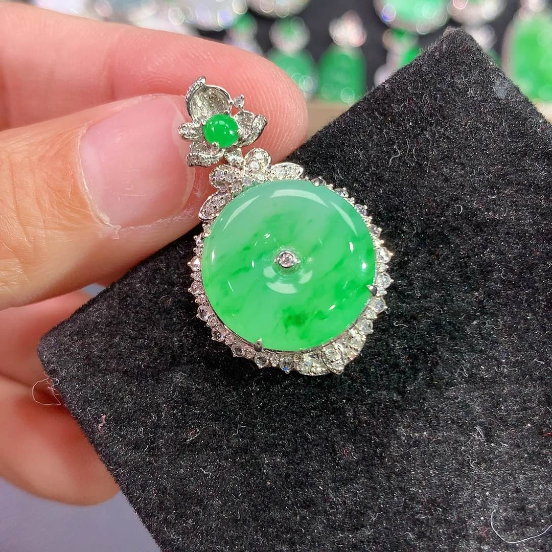 翡翠吊坠(赠链)18K金镶嵌