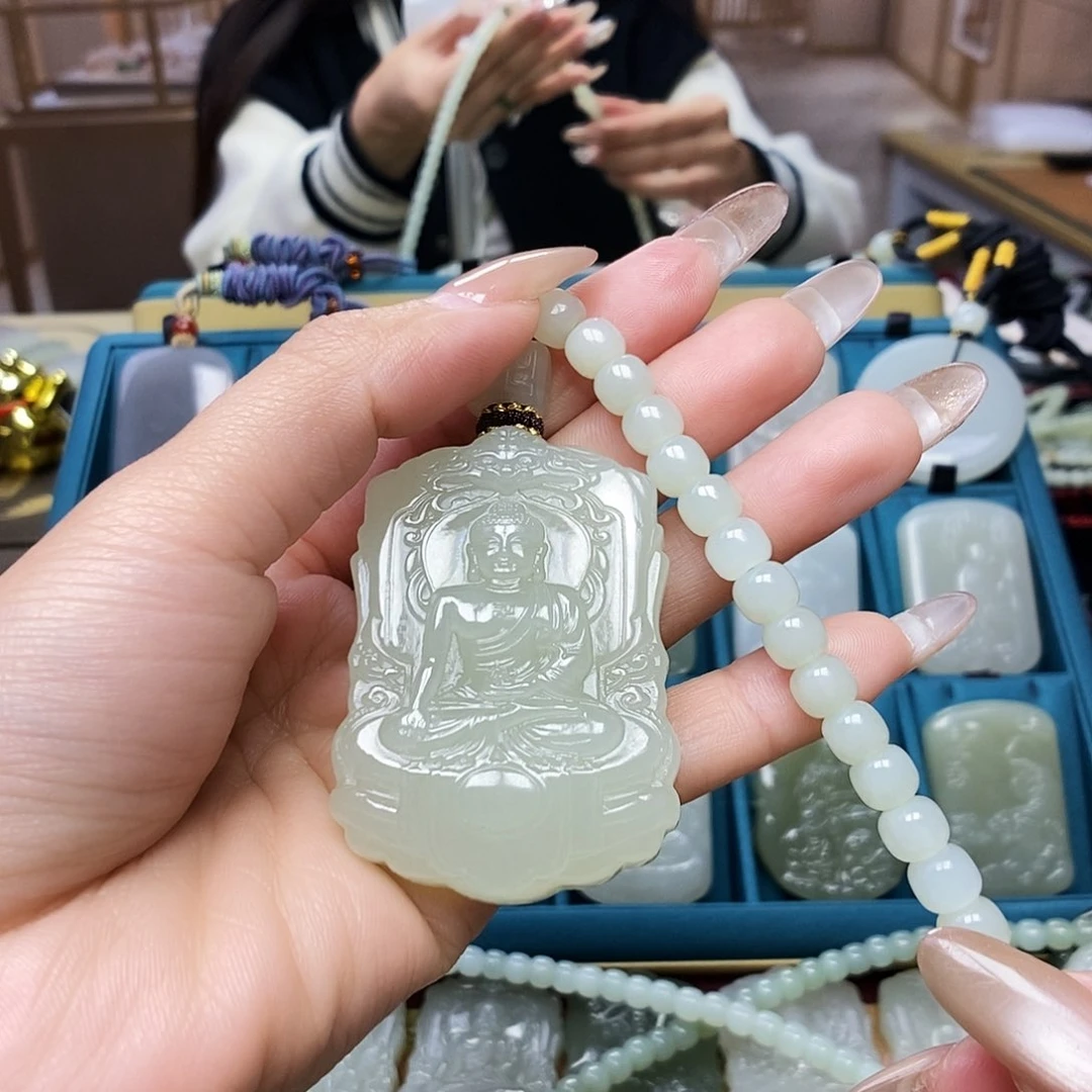 和田玉颈饰未镶嵌德*