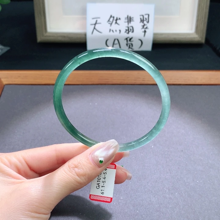 翡翠手镯未镶嵌天然翡翠手镯