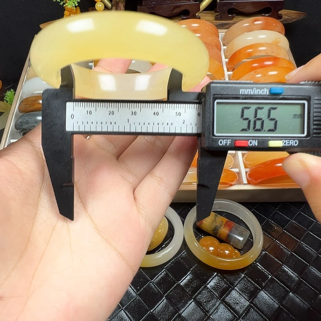 石英质玉（黄龙玉）未镶嵌手镯