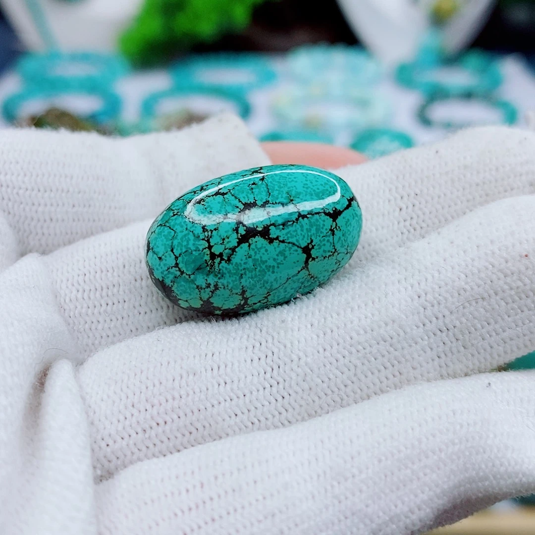 喜***人绿松石未镶嵌颈饰