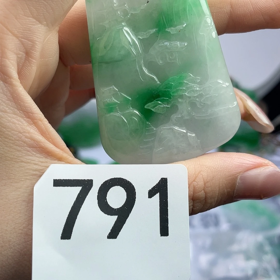 翡翠未镶嵌吊坠(赠链)