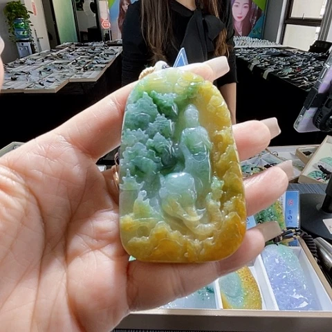 颈饰未镶嵌翡翠一个