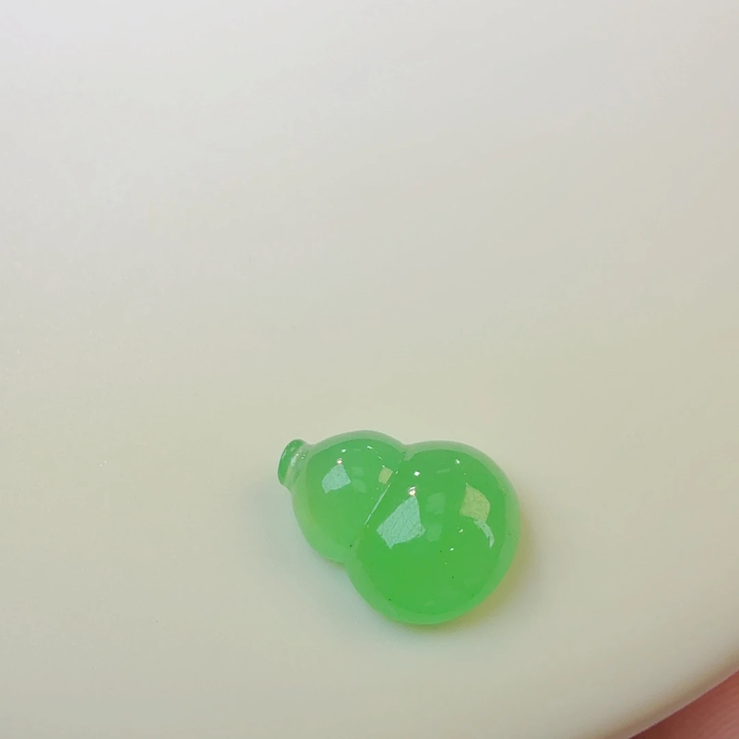 翡翠裸石甜绿葫芦