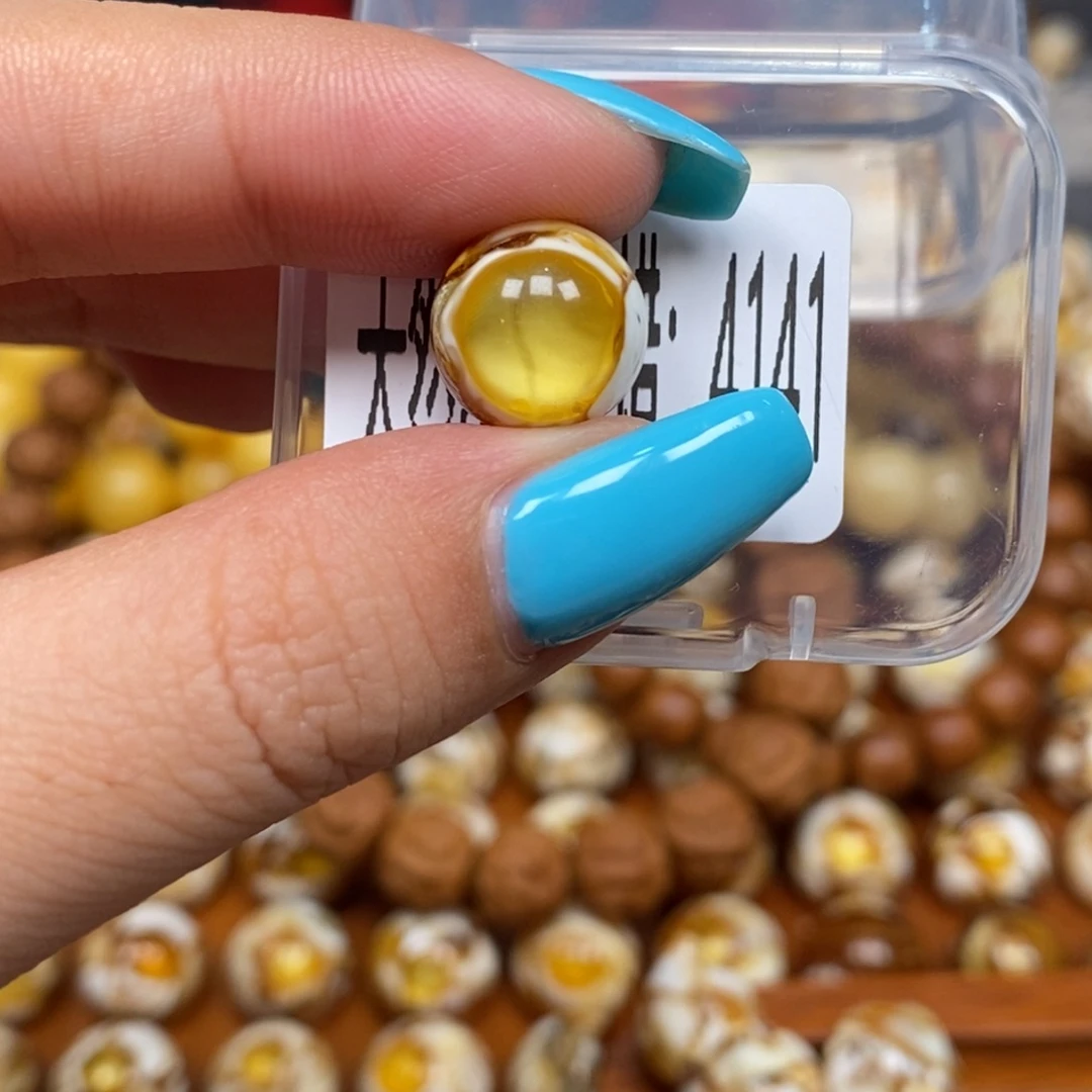 蜜蜡未镶嵌珠宝奇石4141