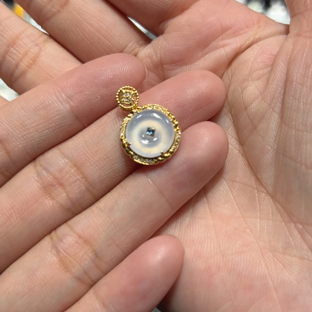 翡翠颈饰18K金镶嵌吊坠