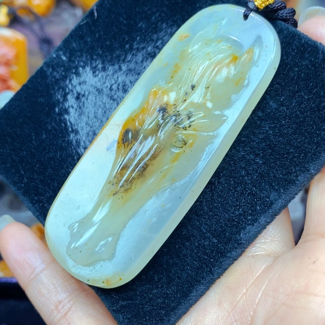 未镶嵌石英质玉（黄龙玉）颈饰