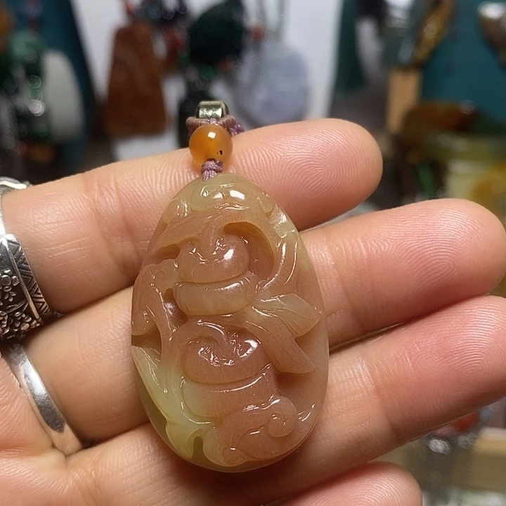 翡翠未镶嵌吊坠(赠链)