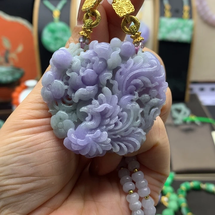 翡翠未镶嵌吊坠(赠链)