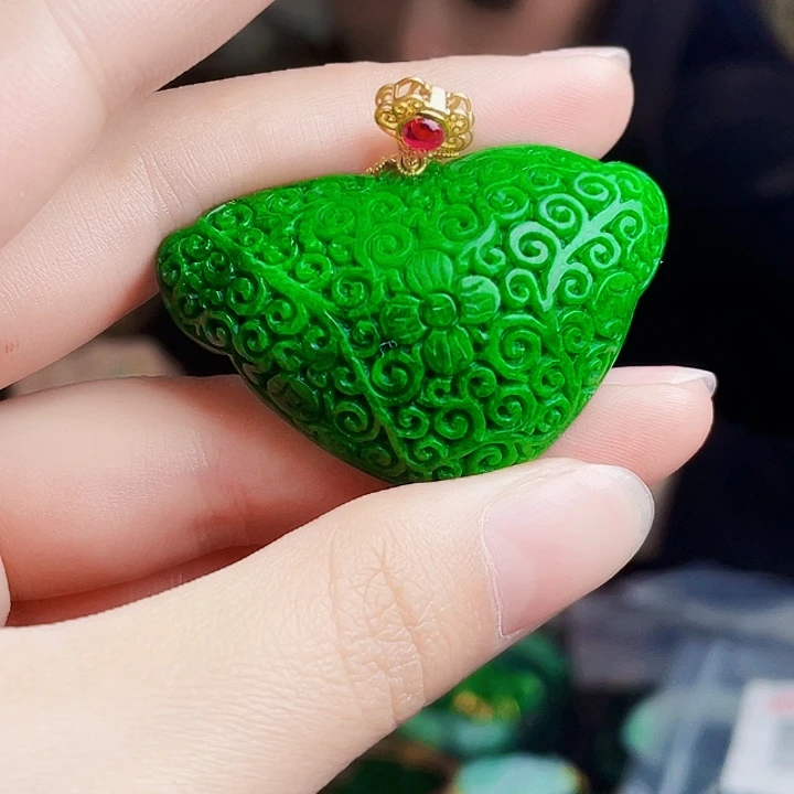 翡翠18K金镶嵌颈饰多样性