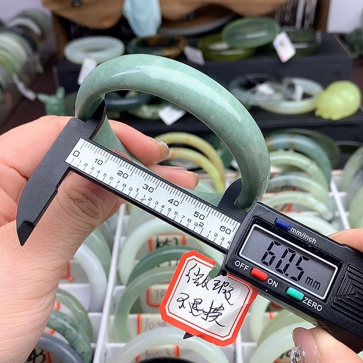 蛇纹石玉手镯未镶嵌1053