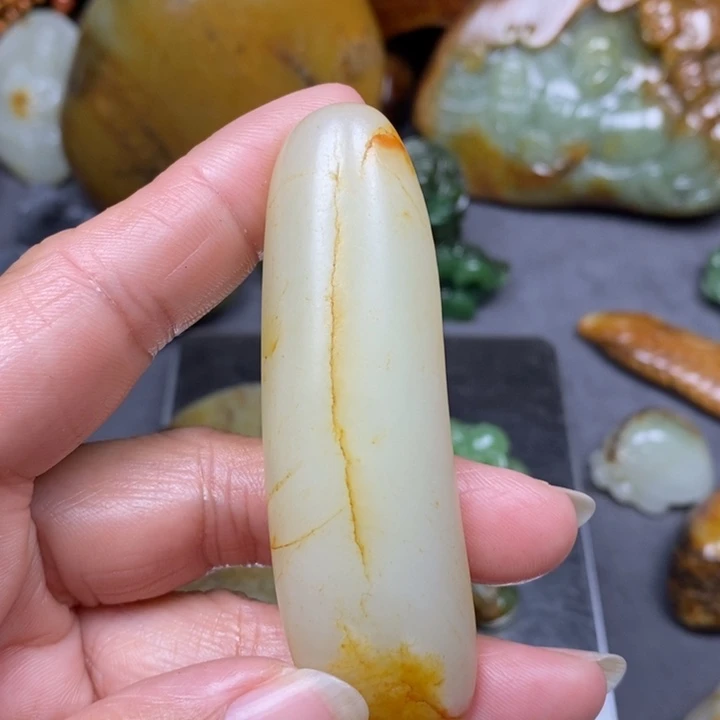 和田玉未镶嵌把件