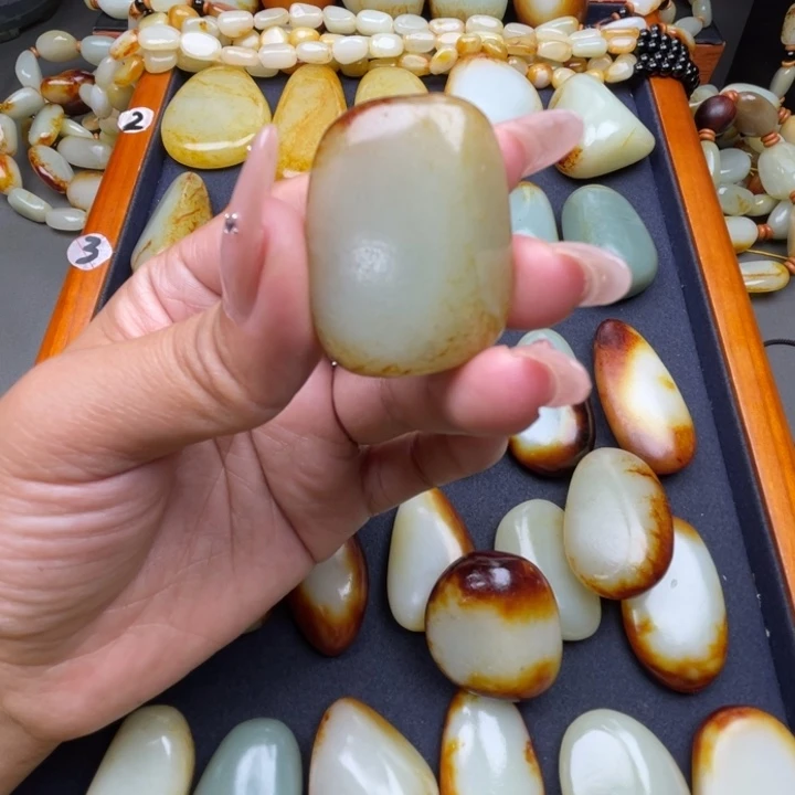 和田玉未镶嵌颈饰平*