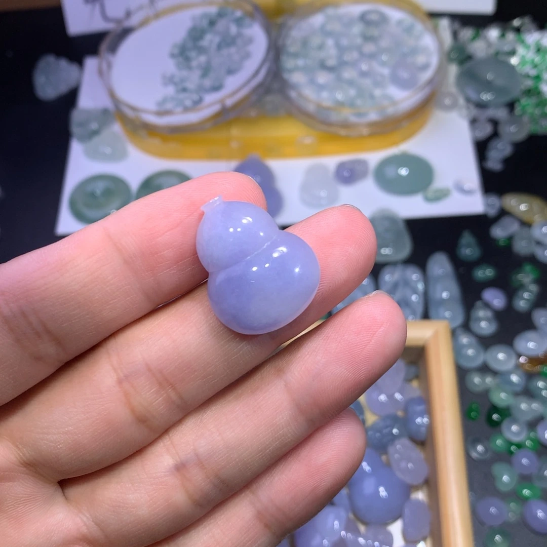 翡翠未镶嵌颈饰大紫葫芦