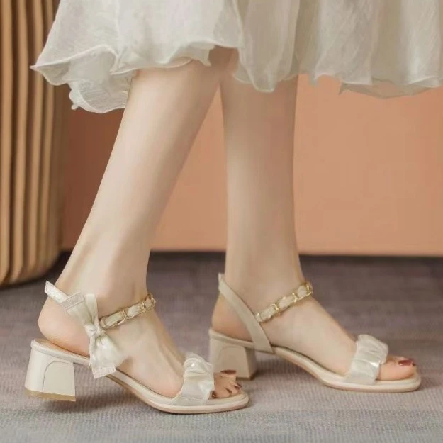 新款时尚法式凉鞋女款夏季外穿高级一字仙女风配裙子时尚舒适透气