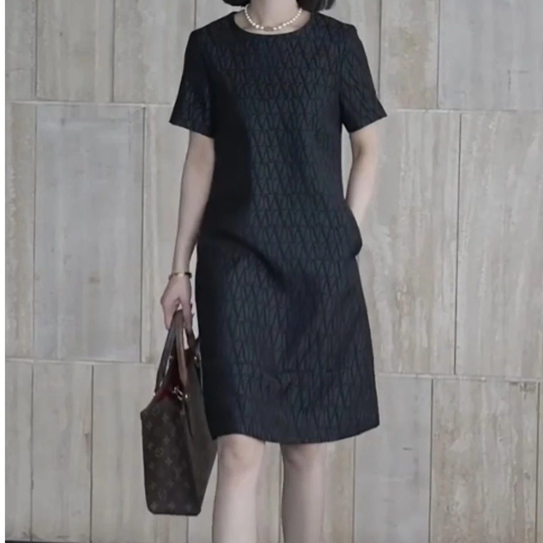 黑色高腰显瘦A字连衣裙女2025夏新款出席重要场合的印花裙