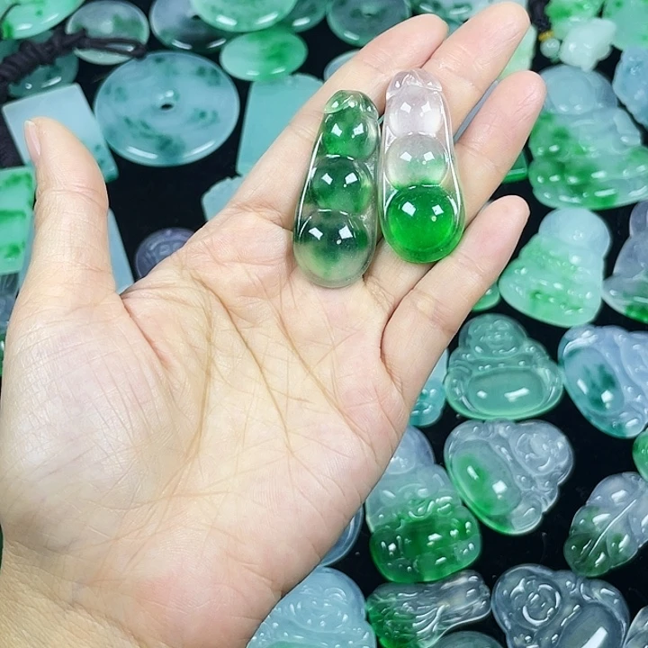 铠***宝翡翠未镶嵌颈饰吊坠