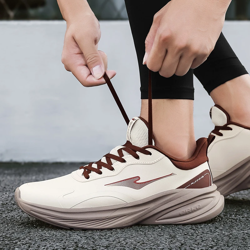 鸿星尔克男鞋跑鞋冬季新款皮面运动鞋时尚百搭防滑减震防水跑步鞋