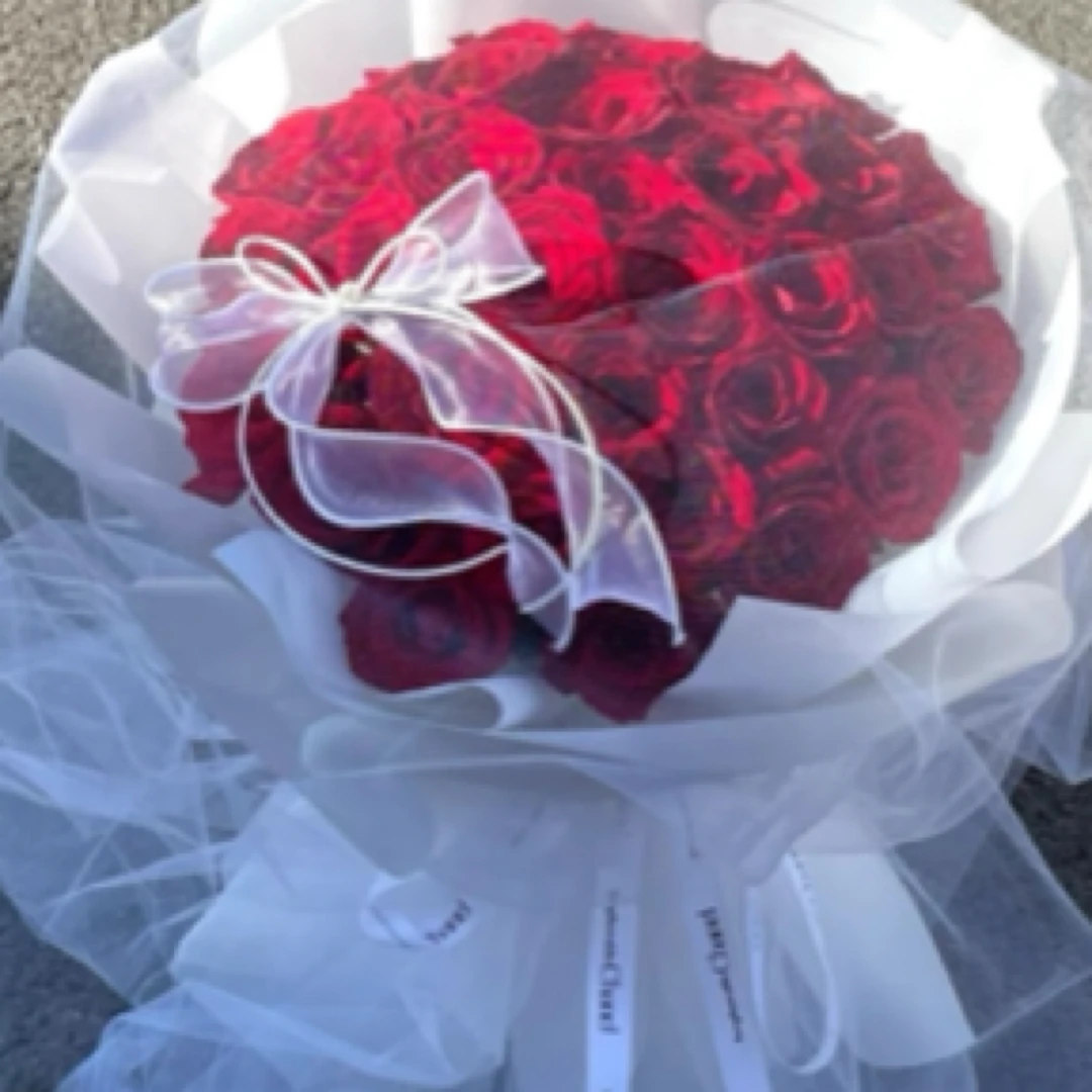 《三生三世》33朵红玫瑰花束
