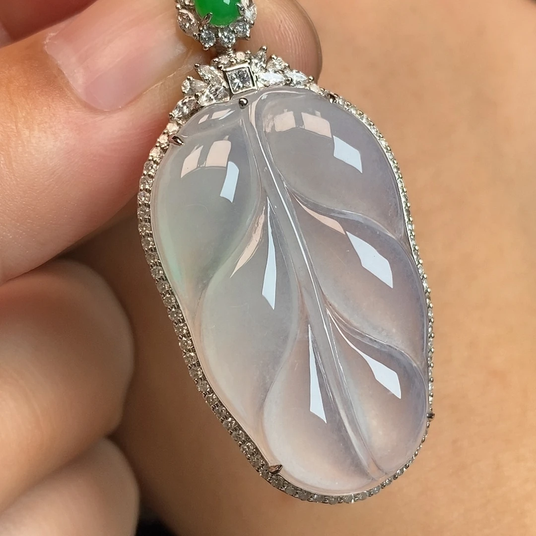 翡翠18K金镶嵌颈饰叶子