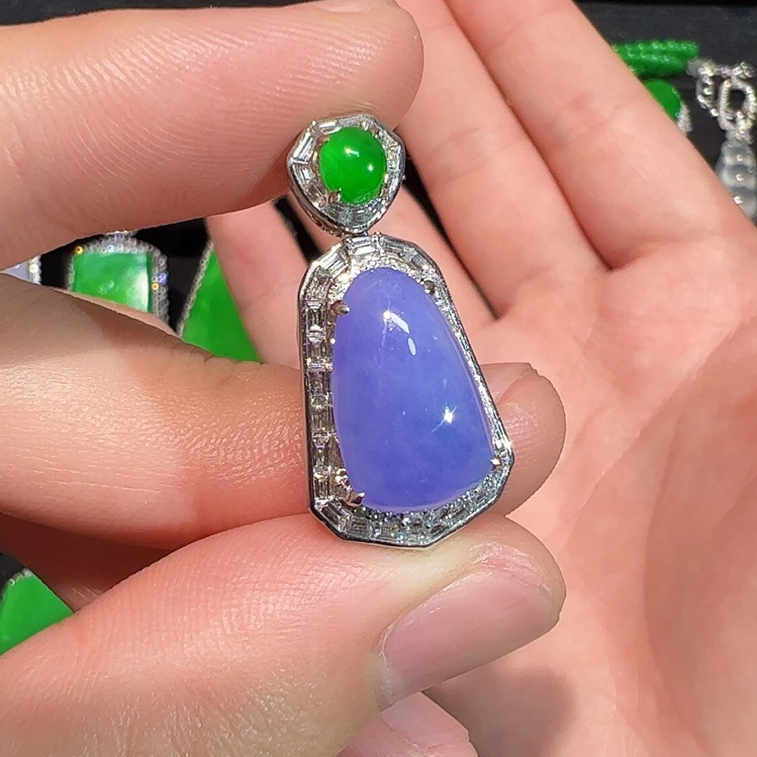 翡翠18K金镶嵌颈饰水滴