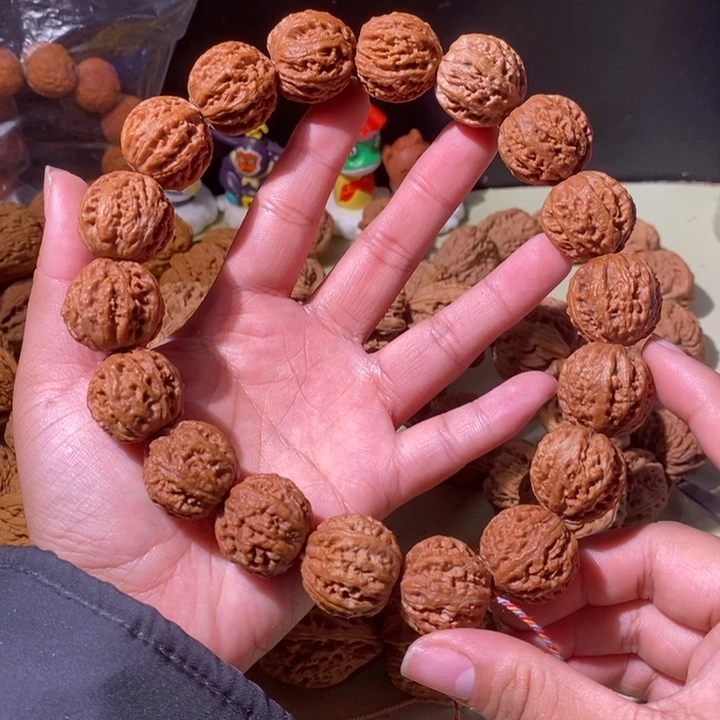 文玩核桃手串……50