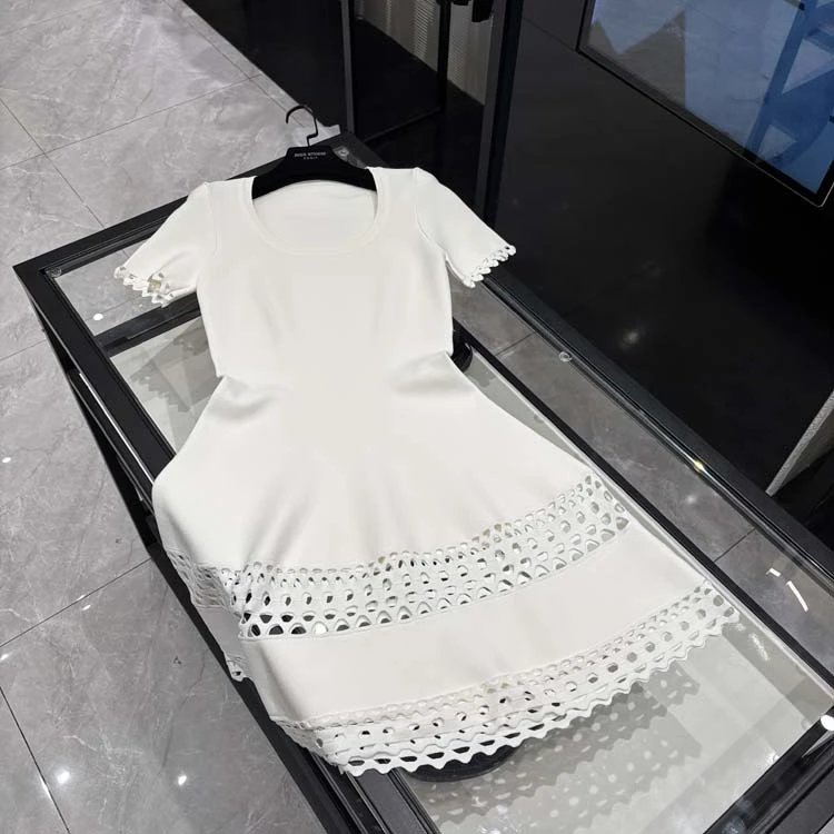 25年春夏新款女装 时尚法式袖子裙摆镂空设计圆领连衣裙-25042