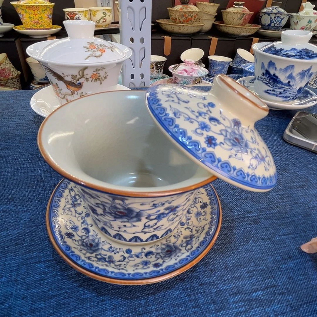 这些盖碗很漂亮！！