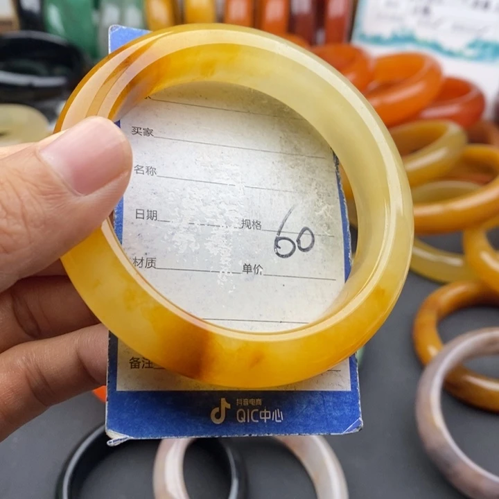 未镶嵌手镯石英质玉