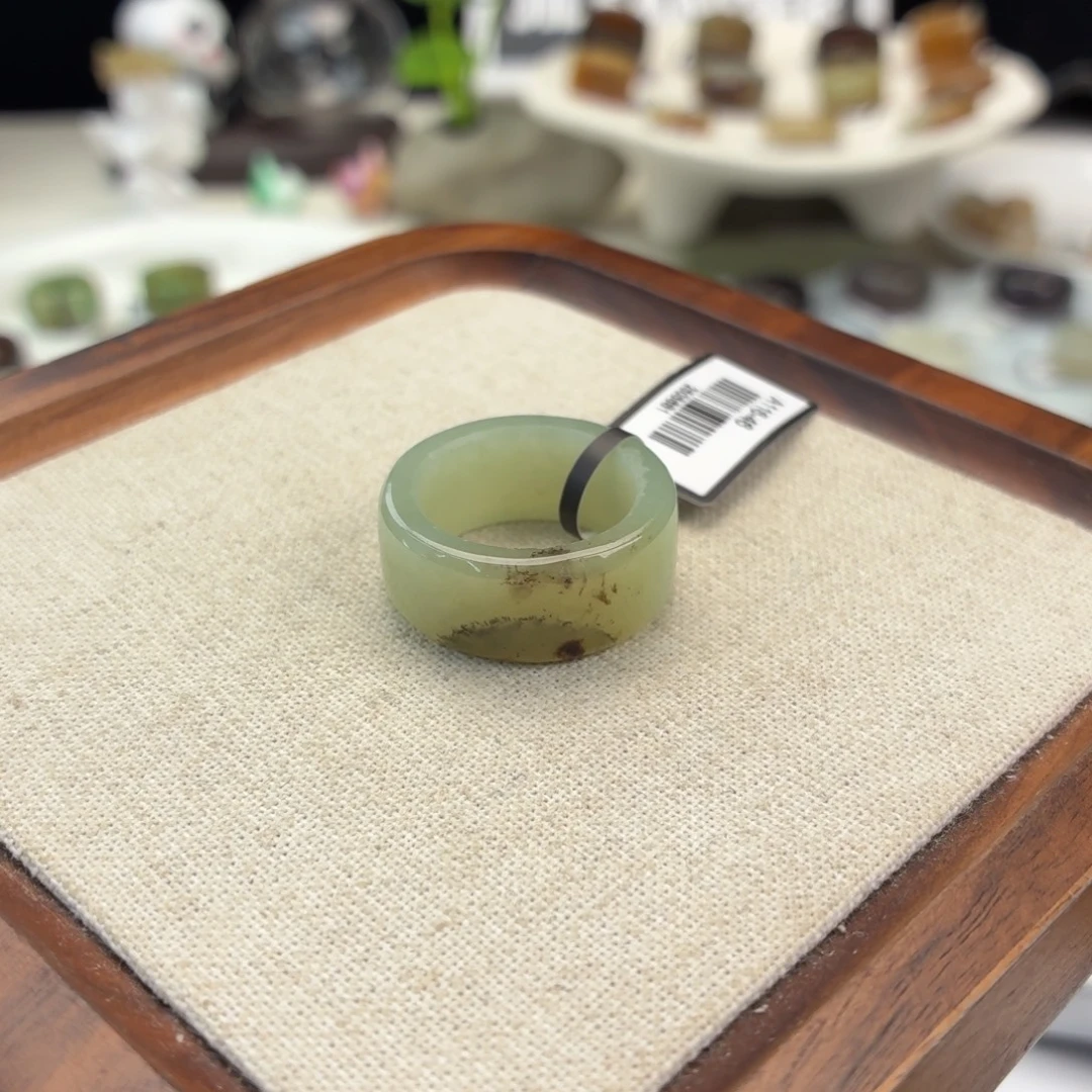 未镶嵌戒圈和田玉F16奶蓝飘一口糖17.6不退换