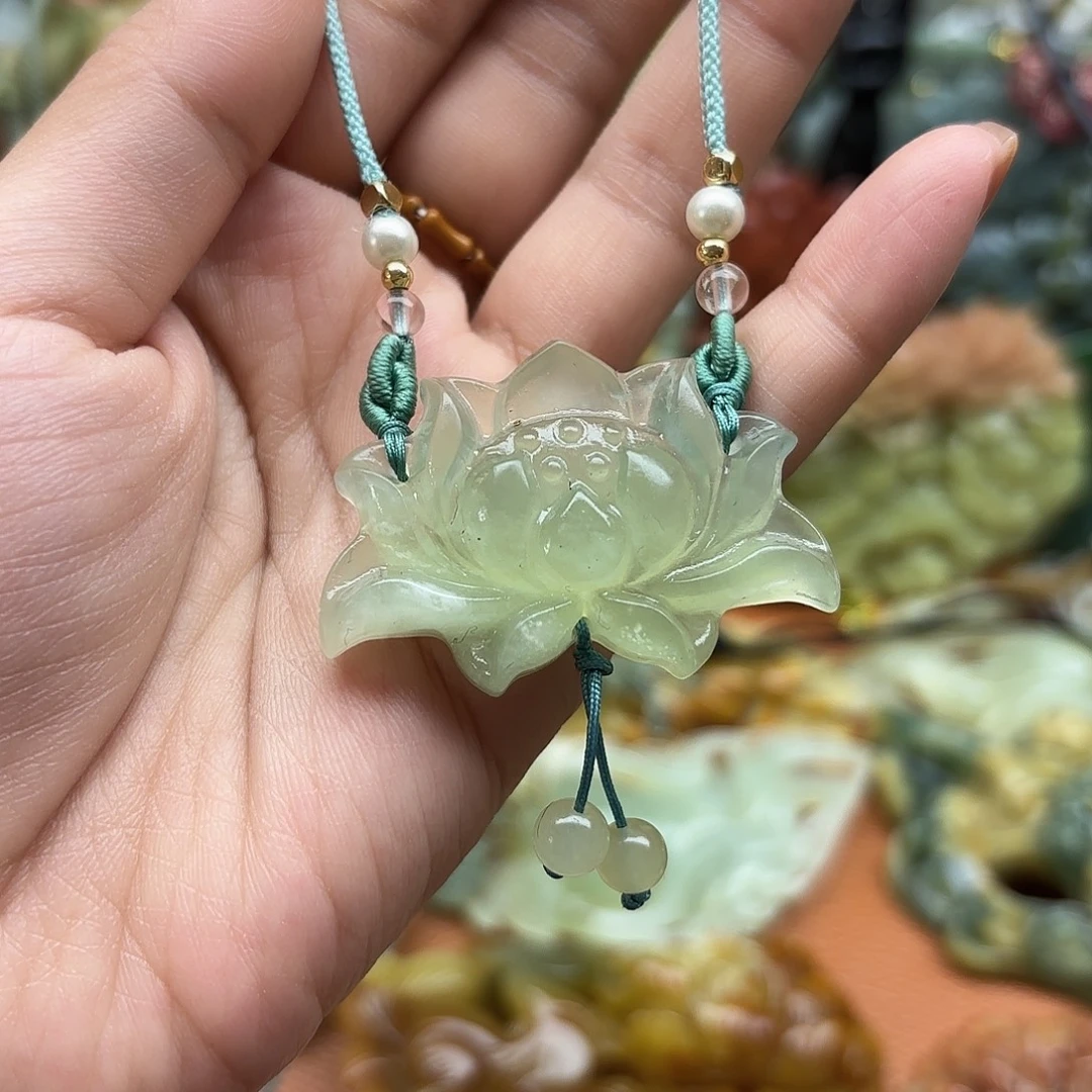 蛇纹石玉未镶嵌吊坠