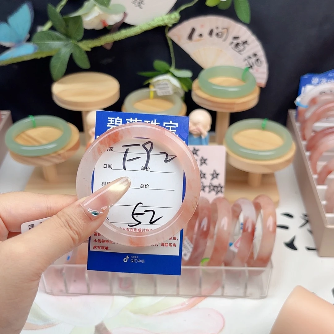 柠***茶石英质玉手镯未镶嵌