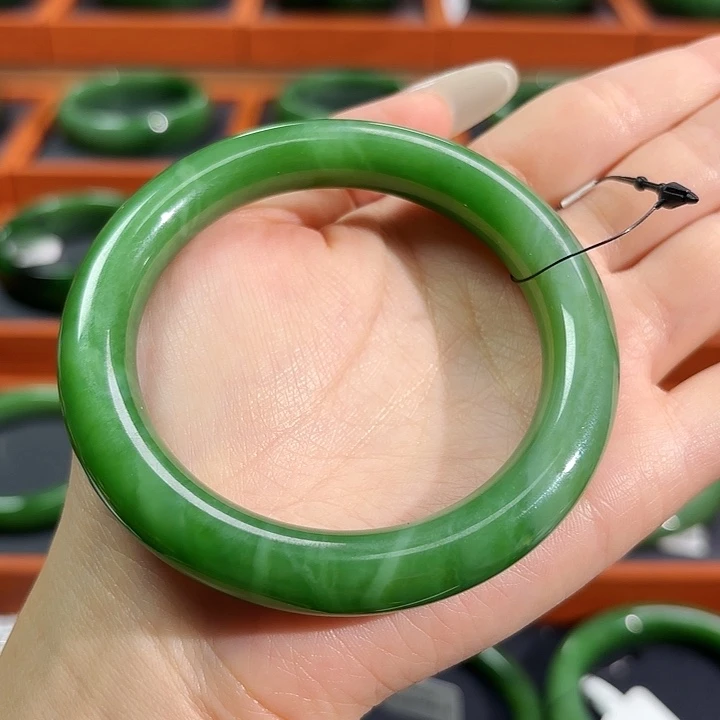 和田玉（碧玉）未镶嵌手镯粉阳绿