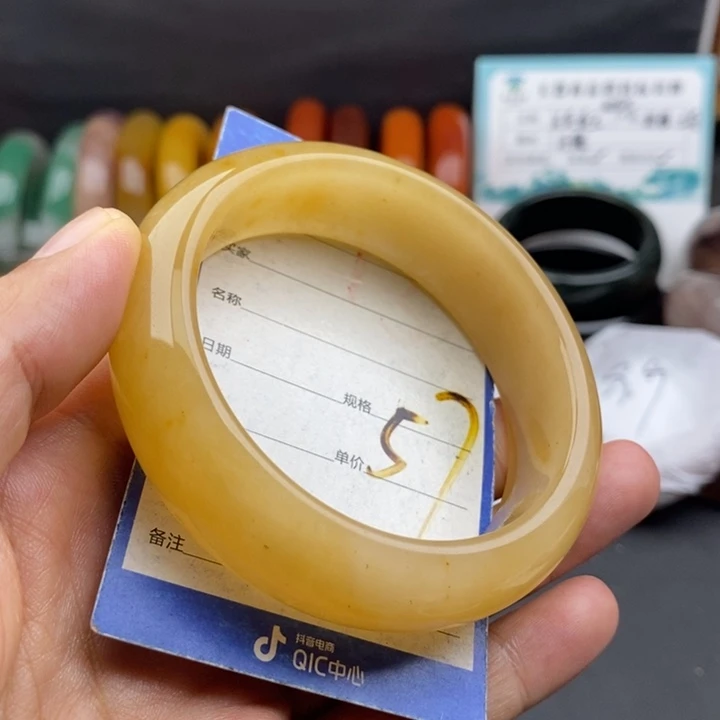 未镶嵌手镯石英质玉