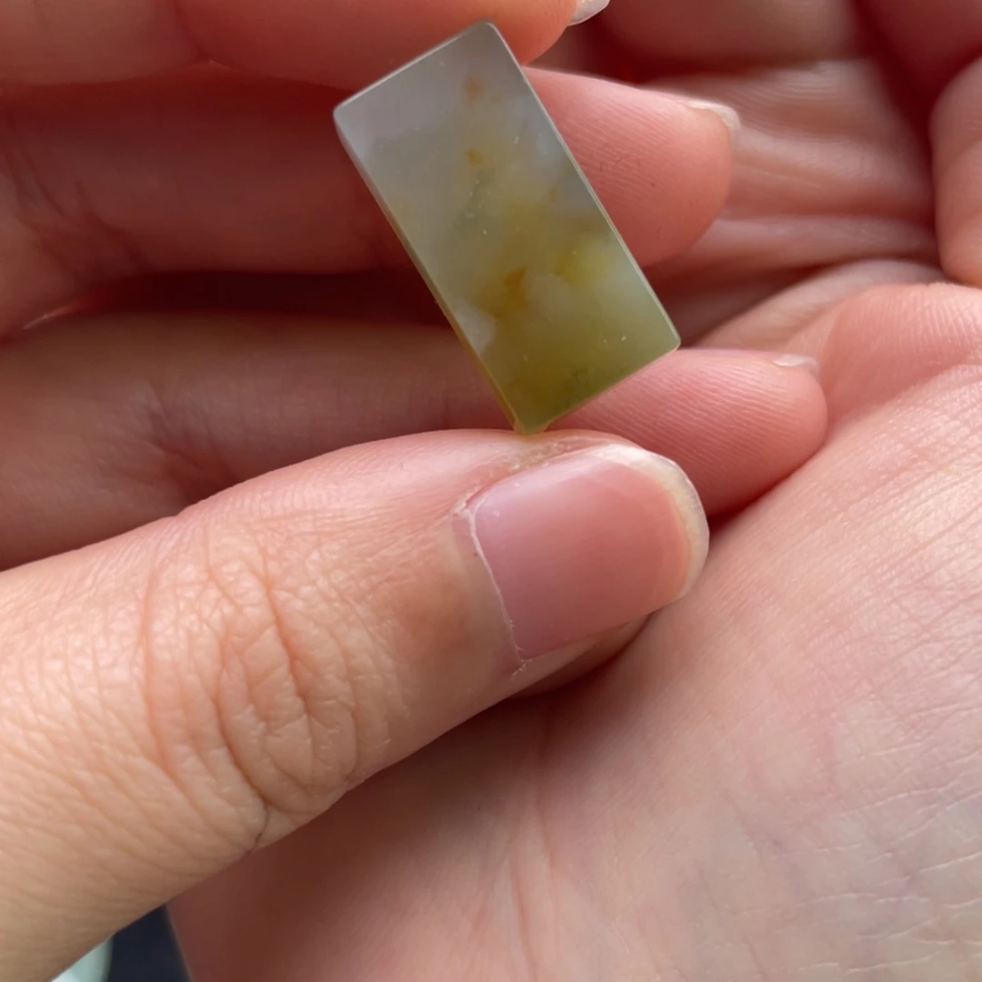 翡翠颈饰未镶嵌薯**黄翡无事柱